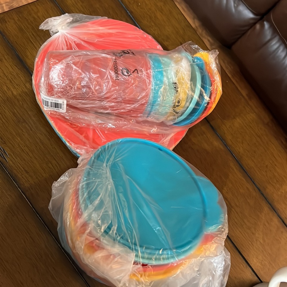 Tupperware set. - Picture 5 of 5